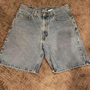 Levi 550 shorts w 33 mens fit